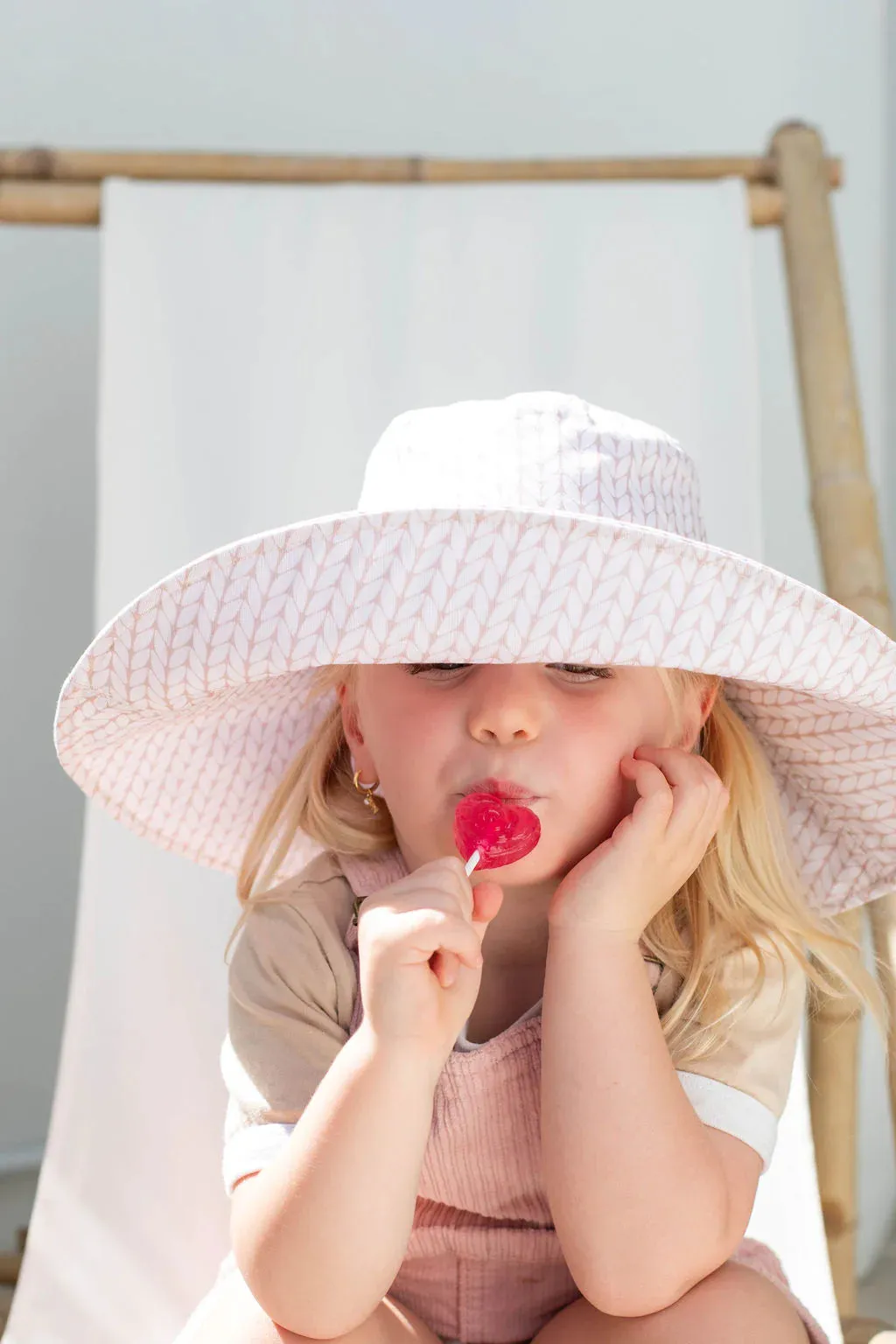 Cubs & Co - Resort Bucket Hat | Oyster UPF50 